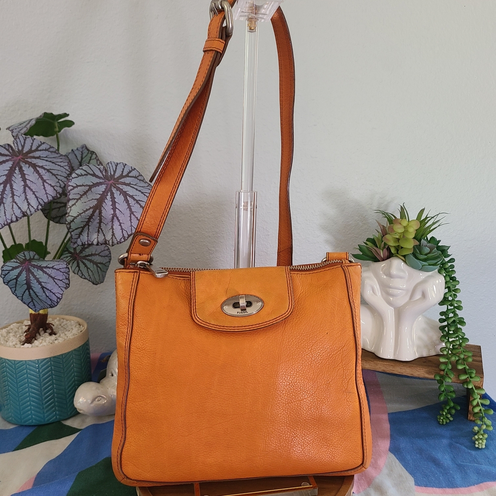 Fossil Turnlock Crossbody